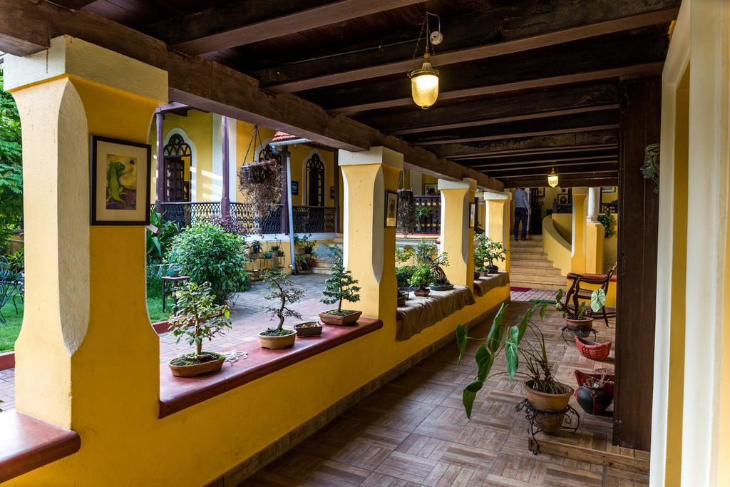 Casa Menezes - A Heritage Goan Homestay Бамболім Екстер'єр фото