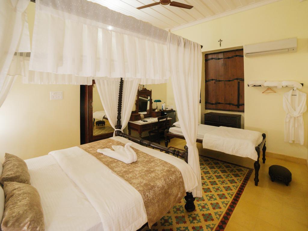 Casa Menezes - A Heritage Goan Homestay Бамболім Екстер'єр фото