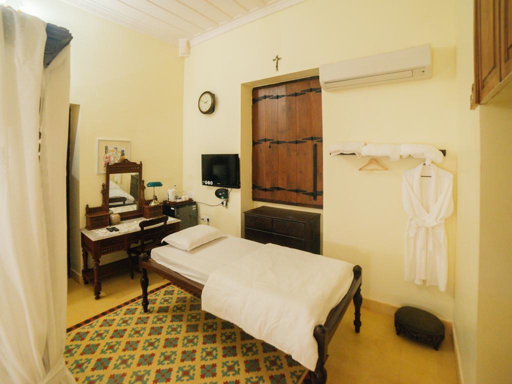 Casa Menezes - A Heritage Goan Homestay Бамболім Екстер'єр фото
