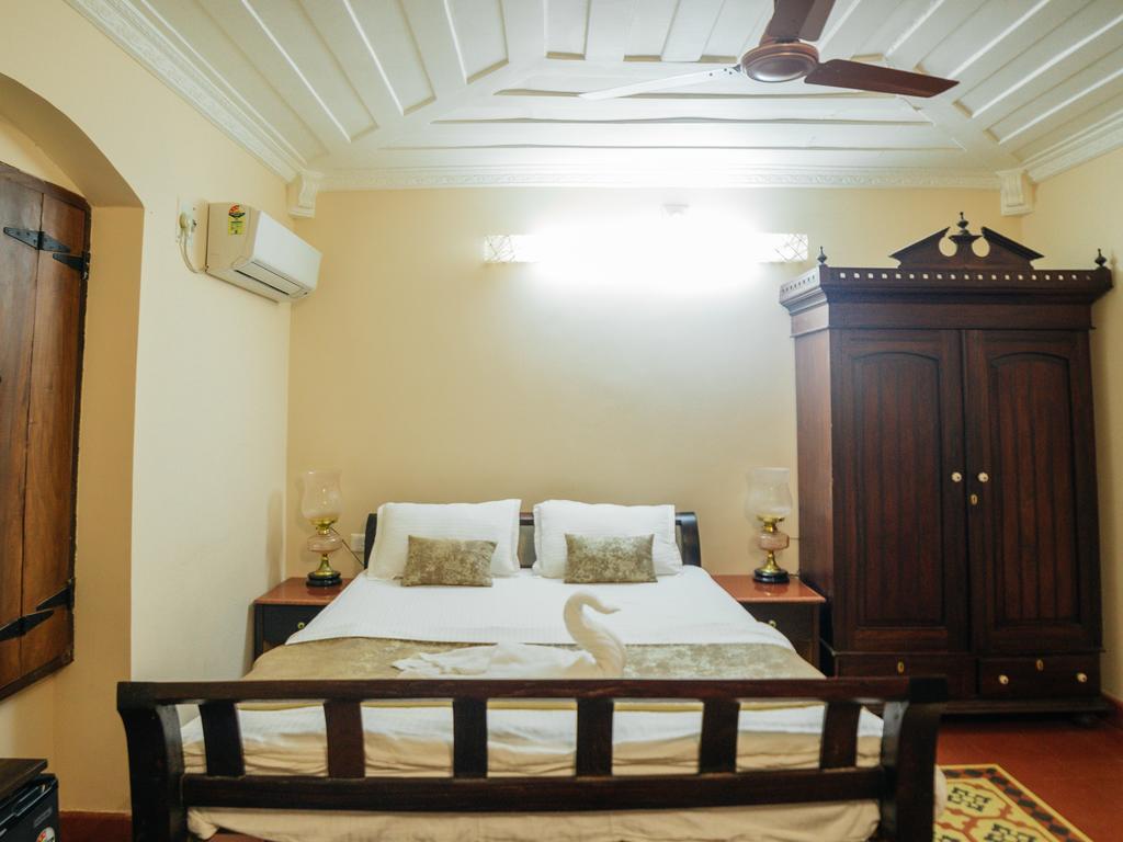 Casa Menezes - A Heritage Goan Homestay Бамболім Екстер'єр фото