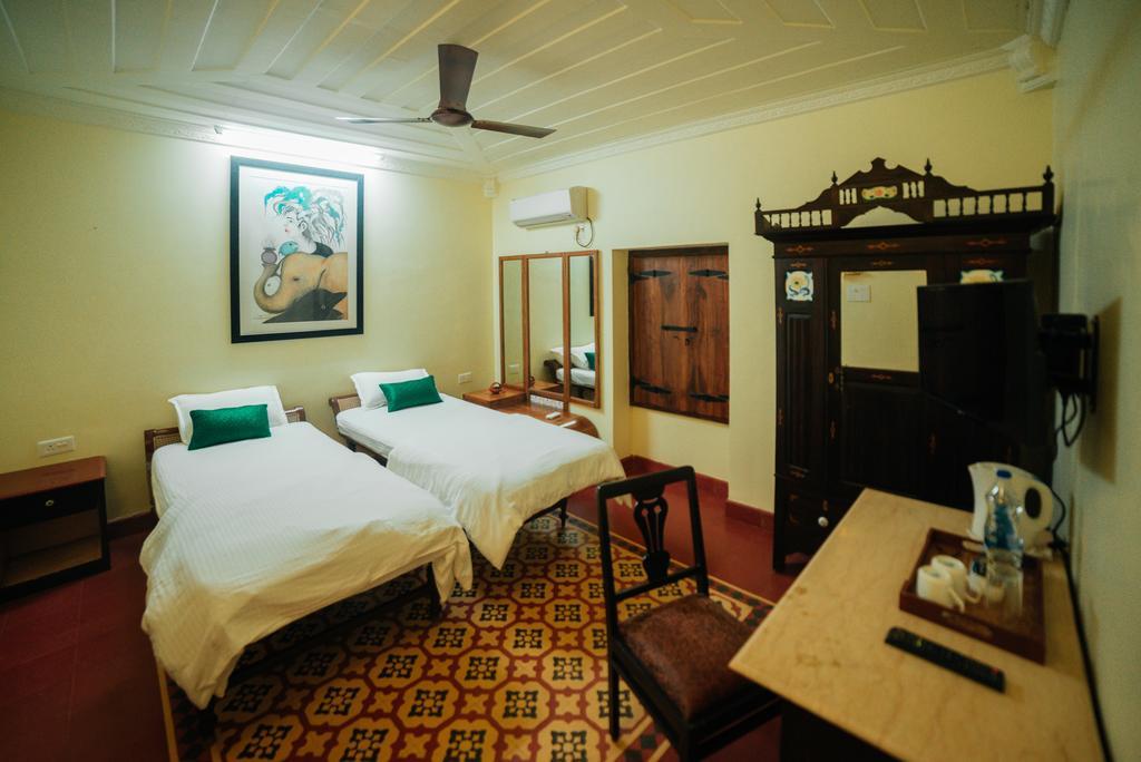 Casa Menezes - A Heritage Goan Homestay Бамболім Екстер'єр фото