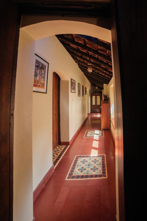 Casa Menezes - A Heritage Goan Homestay Бамболім Екстер'єр фото
